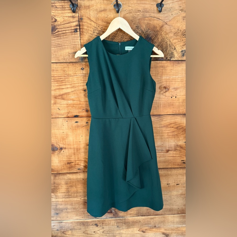 Elegant Calvin Klein Forest Green Asymmetrical Sleeveless Dress - Size 2